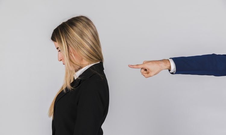 O DANO MORAL EM DECORRENCIA DO ATRASO NA ENTREGA DE PRODUTOS